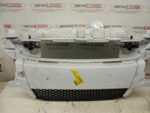 Gebruikte Bumperdeel midden-voor Smart Fortwo Coupé (451.3) 1.0 52 KW Prijs op aanvraag aangeboden door N Kossen Autorecycling BV