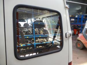 Gebruikte Ruit Achterdeur Bus-Bestel Ford Transit 2.5 Di 80-120 Prijs op aanvraag aangeboden door N Kossen Autorecycling BV