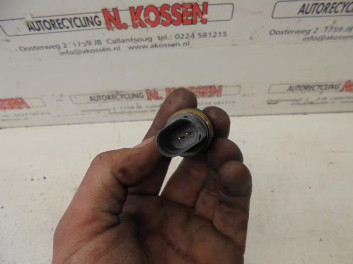 Temperatuursensor Motor van een Volkswagen Transporter 2011