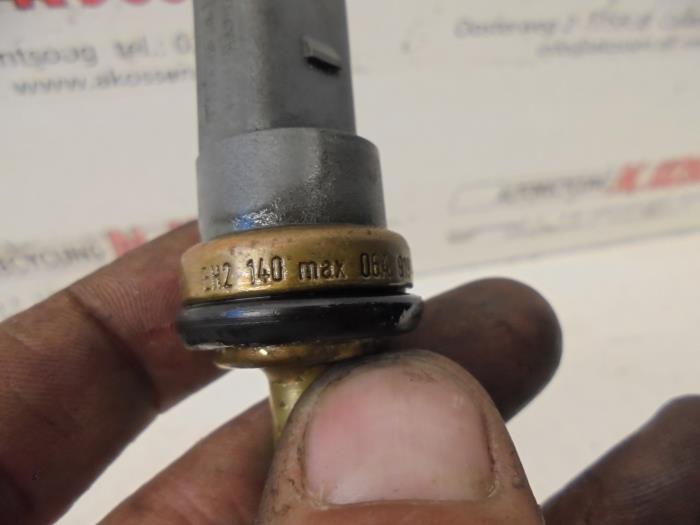 Temperatuursensor Motor van een Volkswagen Transporter 2011