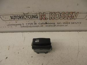 Gebruikte Raam schakelaar elektrisch Renault Modus/Grand Modus (JP) 1.6 16V Prijs op aanvraag aangeboden door N Kossen Autorecycling BV