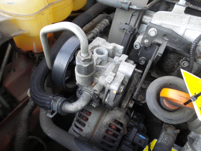 Gebruikte Pomp Servo Dodge Avenger Prijs op aanvraag aangeboden door N Kossen Autorecycling BV