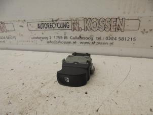 Gebruikte Raam schakelaar elektrisch Renault Modus/Grand Modus (JP) 1.6 16V Prijs op aanvraag aangeboden door N Kossen Autorecycling BV