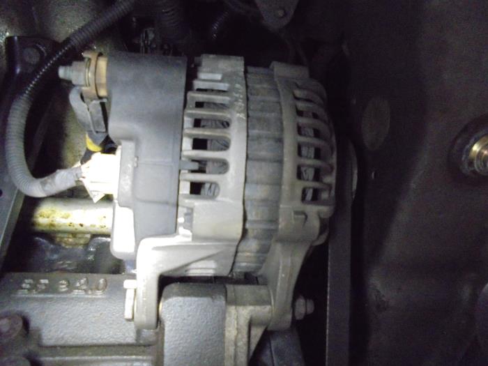 Gebruikte Dynamo Hyundai Sonata 2.0i 16V Prijs op aanvraag aangeboden door N Kossen Autorecycling BV