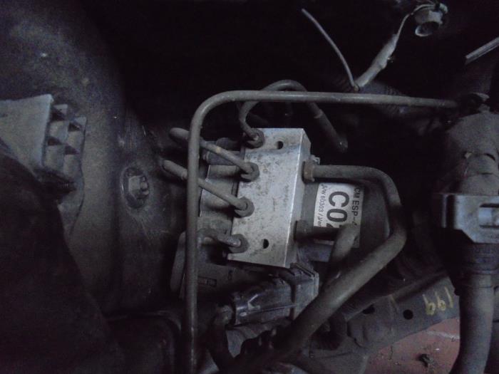 Gebruikte ABS Pomp Hyundai Santafe Prijs op aanvraag aangeboden door N Kossen Autorecycling BV