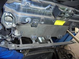 Gebruikte Chassisbalk voor Porsche 911 (996) 3.6 Carrera 4 24V Prijs op aanvraag aangeboden door N Kossen Autorecycling BV