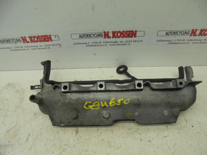 Gebruikte Tussenplaat motor Opel Vivaro Prijs op aanvraag aangeboden door N Kossen Autorecycling BV
