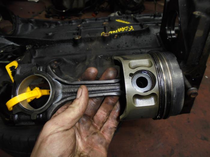 Gebruikte Drijfstang Ssang Yong Korando Prijs op aanvraag aangeboden door N Kossen Autorecycling BV