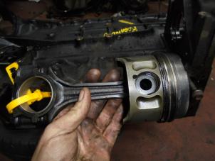 Gebruikte Drijfstang Ssang Yong Korando Prijs op aanvraag aangeboden door N Kossen Autorecycling BV