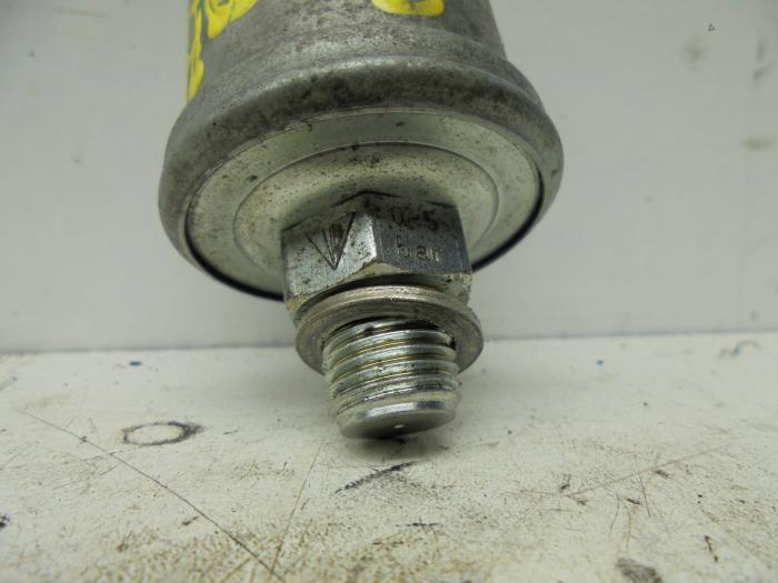 Oliedruk sensor van een Porsche 911 2004