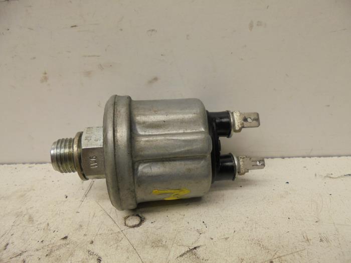 Oliedruk sensor van een Porsche 911 2004