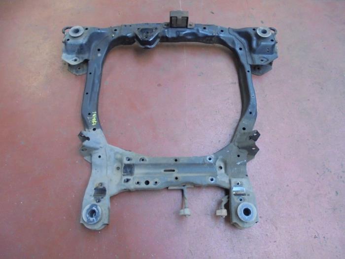 Gebruikte Subframe Hyundai Santafe Prijs op aanvraag aangeboden door N Kossen Autorecycling BV