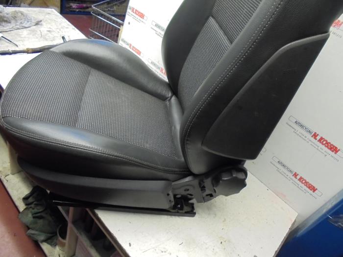 Stoel links Opel Astra H 1.6 16V Twinport