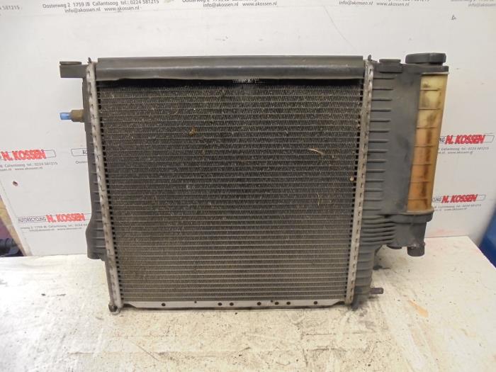 Gebruikte Radiateur BMW Z3 Prijs op aanvraag aangeboden door N Kossen Autorecycling BV