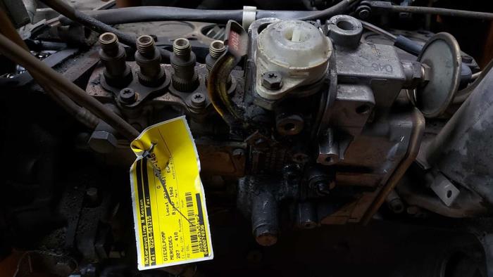Gebruikte Dieselpomp Mercedes 207 - 410 Prijs op aanvraag aangeboden door N Kossen Autorecycling BV