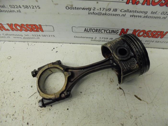 Gebruikte Zuiger Lexus IS 200 Prijs op aanvraag aangeboden door N Kossen Autorecycling BV