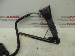 Gebruikte Gordelspanner rechts Opel Tigra Prijs op aanvraag aangeboden door N Kossen Autorecycling BV