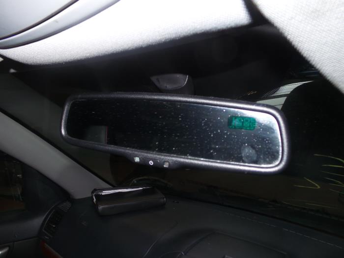 Binnenspiegel van een Hyundai Santafe 2008