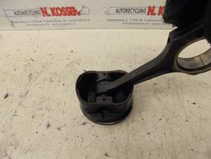 Gebruikte Zuiger Opel Astra Prijs op aanvraag aangeboden door N Kossen Autorecycling BV