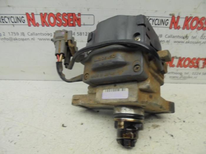 Stroomverdeler van een Toyota Starlet (EP8/NP8) 1.3 Friend,XLi 12V 1992