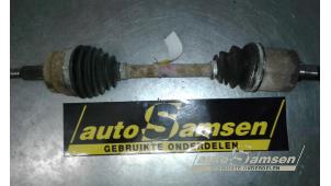 Gebruikte Aandrijfas links-voor Hyundai Tucson (JM) 2.0 CRDi 16V 4x4 Prijs € 75,00 Margeregeling aangeboden door Auto Samsen B.V.