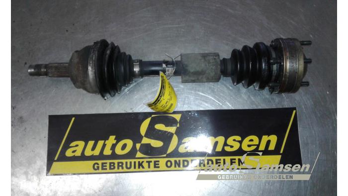 Gebruikte Aandrijfas links-voor Alfa Romeo 147 (937) 2.0 Twin Spark 16V Prijs € 50,00 Margeregeling aangeboden door Auto Samsen B.V.