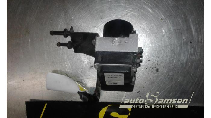 ABS Pomp van een Volkswagen Fox (5Z) 1.2 2006
