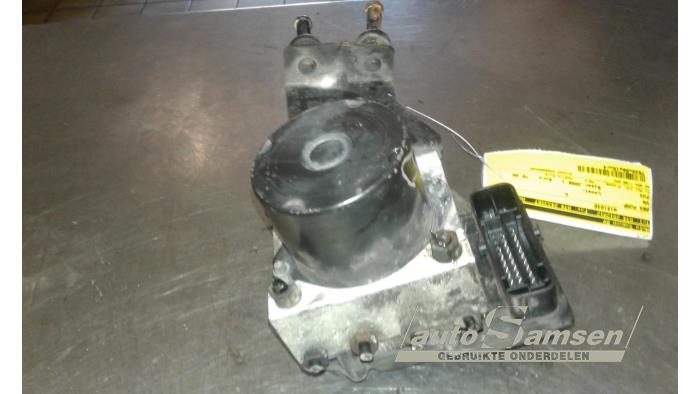 ABS Pomp van een Volkswagen Fox (5Z) 1.2 2006