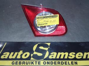 Gebruikte Achterlicht links Volkswagen Passat (3C2) 1.6 FSI 16V Prijs € 35,00 Margeregeling aangeboden door Auto Samsen B.V.