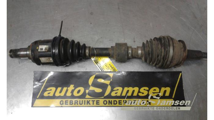 Gebruikte Aandrijfas links-voor Toyota RAV4 (A3) 2.2 D-CAT 16V 4x4 Prijs € 75,00 Margeregeling aangeboden door Auto Samsen B.V.