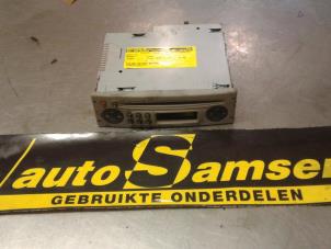 Gebruikte Radio CD Speler Renault Twingo II (CN) 1.2 Prijs € 75,00 Margeregeling aangeboden door Auto Samsen B.V.