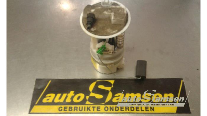 Gebruikte Tank element Pomp Renault Clio III Estate/Grandtour (KR) 1.2 16V TCE 100 Prijs € 50,00 Margeregeling aangeboden door Auto Samsen B.V.