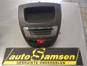Gebruikte Radio CD Speler Toyota Aygo (B10) 1.0 12V VVT-i Prijs € 75,00 Margeregeling aangeboden door Auto Samsen B.V.