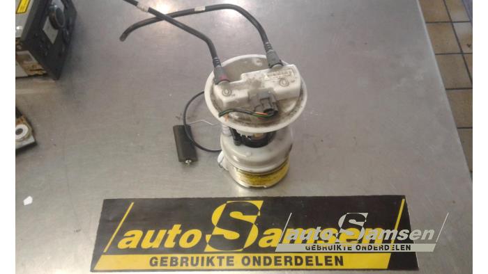 Gebruikte Tank element Pomp Renault Clio IV (5R) 0.9 Energy TCE 90 12V Prijs € 75,00 Margeregeling aangeboden door Auto Samsen B.V.