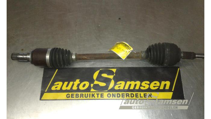 Gebruikte Aandrijfas links-voor Renault Modus/Grand Modus (JP) 1.2 16V Prijs € 50,00 Margeregeling aangeboden door Auto Samsen B.V.