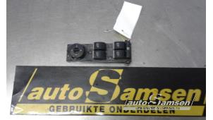 Gebruikte Elektrisch Raam Schakelaar Ford Focus 2 Wagon 1.6 16V Prijs € 45,00 Margeregeling aangeboden door Auto Samsen B.V.
