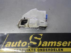 Gebruikte Deurslot Mechaniek 4Deurs rechts-achter Volkswagen Golf Prijs € 45,00 Margeregeling aangeboden door Auto Samsen B.V.
