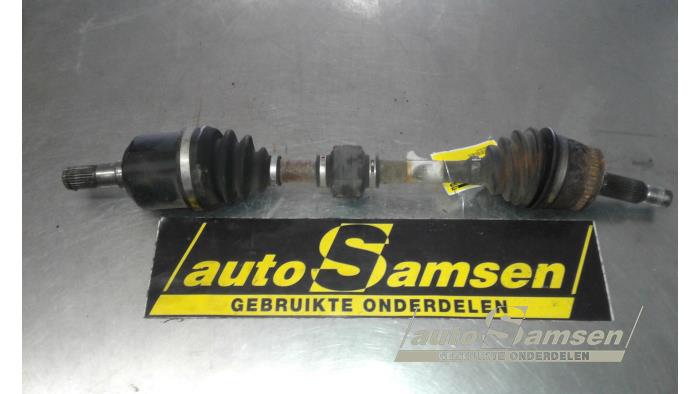 Gebruikte Aandrijfas links-voor Kia Cerato 1.6 16V Prijs € 45,00 Margeregeling aangeboden door Auto Samsen B.V.