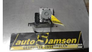 Gebruikte ABS Pomp Renault Clio IV Estate/Grandtour (7R) 1.5 Energy dCi 90 FAP Prijs € 125,00 Margeregeling aangeboden door Auto Samsen B.V.