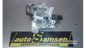 Gebruikte Waterpomp Nissan Qashqai (J10) 2.0 16V Prijs € 75,00 Margeregeling aangeboden door Auto Samsen B.V.