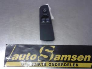 Gebruikte Schakelaar Elektrisch Raam Fiat Bravo (198A) 1.4 16V LPG Prijs € 30,00 Margeregeling aangeboden door Auto Samsen B.V.