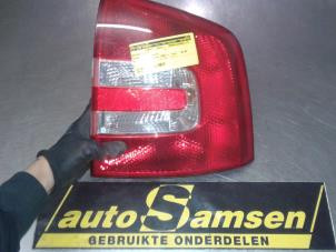 Gebruikte Achterlicht rechts Skoda Octavia Combi (1Z5) 1.6 FSI 16V Prijs € 50,00 Margeregeling aangeboden door Auto Samsen B.V.