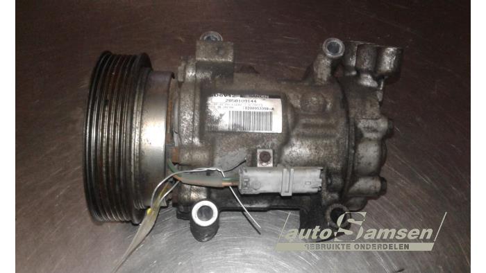 Gebruikte Pomp Airco Renault Clio III (BR/CR) 1.5 dCi FAP Prijs € 50,00 Margeregeling aangeboden door Auto Samsen B.V.