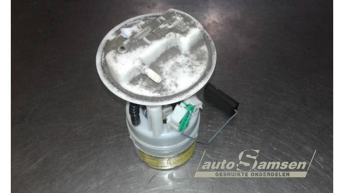 Gebruikte Tank element Pomp Renault Clio III (BR/CR) 1.4 16V Prijs € 50,00 Margeregeling aangeboden door Auto Samsen B.V.
