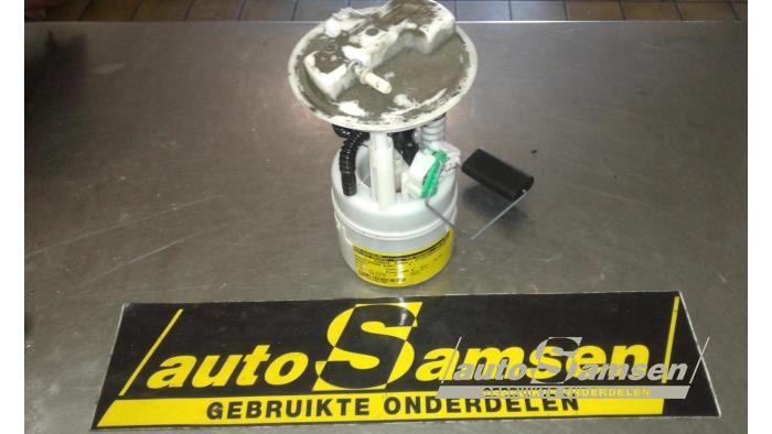 Gebruikte Tank element Pomp Renault Clio III (BR/CR) 1.4 16V Prijs € 50,00 Margeregeling aangeboden door Auto Samsen B.V.