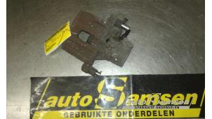 Gebruikte Remklauw (Tang) links-achter Ford Focus C-Max 1.8 16V Prijs € 50,00 Margeregeling aangeboden door Auto Samsen B.V.