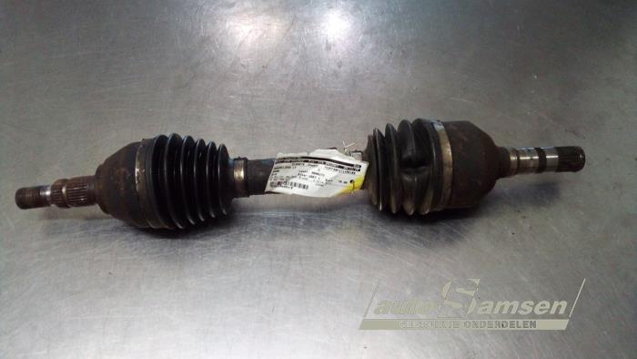 Gebruikte Aandrijfas links-voor Saab 9-3 II Sport Sedan (YS3F) 1.8t 16V Prijs € 75,00 Margeregeling aangeboden door Auto Samsen B.V.