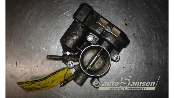 Gasklephuis van een Volkswagen Polo III (6N2) 1.4 2000