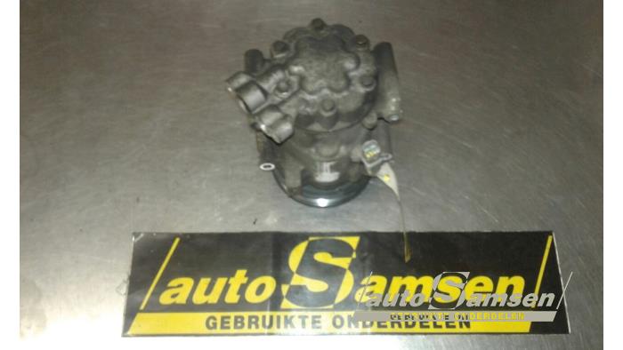 Gebruikte Aircopomp Renault Clio III (BR/CR) 1.2 16V 75 Prijs € 75,00 Margeregeling aangeboden door Auto Samsen B.V.