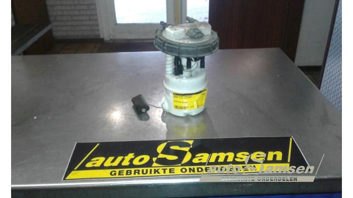 Gebruikte Tank element Pomp Renault Clio IV (5R) 0.9 Energy TCE 90 12V Prijs € 50,00 Margeregeling aangeboden door Auto Samsen B.V.